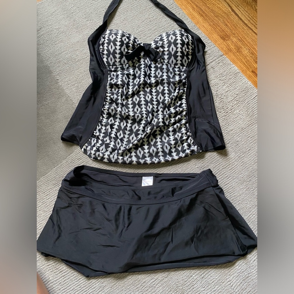 Merona women’s swimsuit, 2 pieces. Size Large.